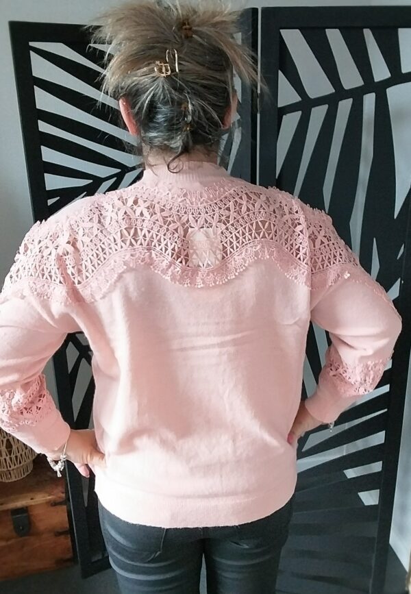 Pull dentelle au décolleté et bras - Image 3