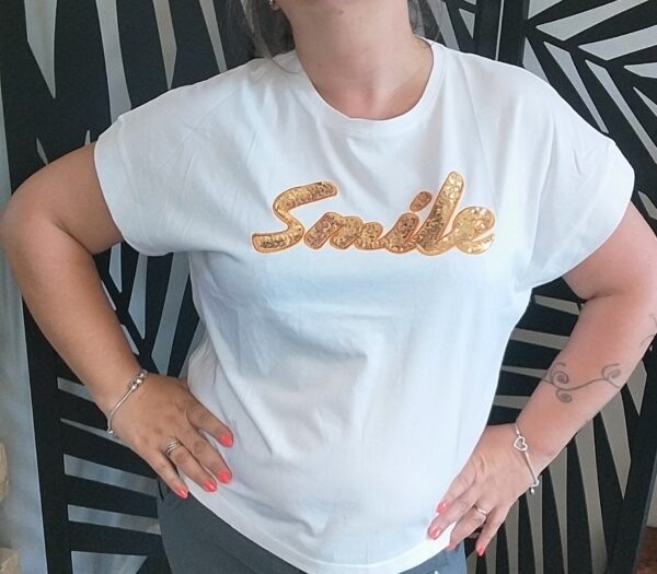 Tee-shirt smile