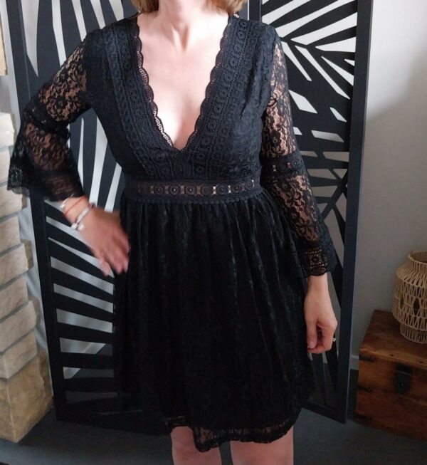 Robe en dentelle manches longue - Image 2