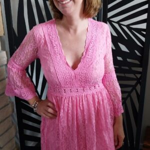 Robe en dentelle manches longue
