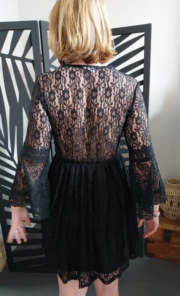 Robe en dentelle manches longue - Image 6