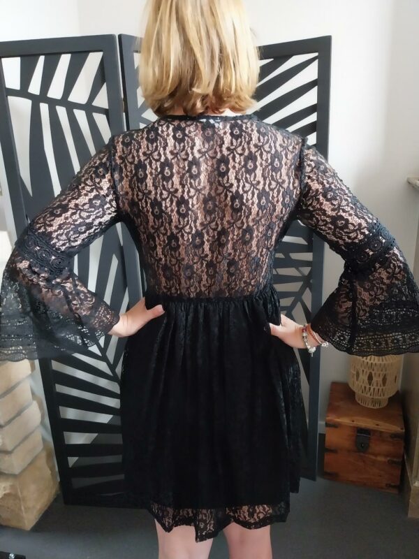 Robe en dentelle manches longue - Image 3